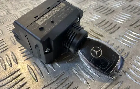 Mercedes-Benz CLS C219 Ignition lock 2115452308 33002213