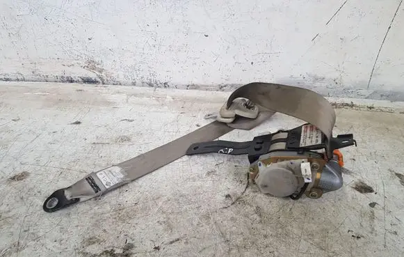 Infiniti Q45 III Front seatbelt