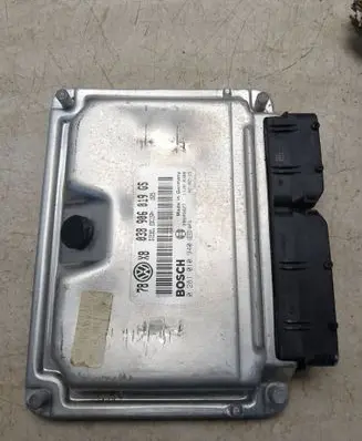 Volkswagen PASSAT B7 Engine control unit/module 038906019GS 28SA5627 0281010940