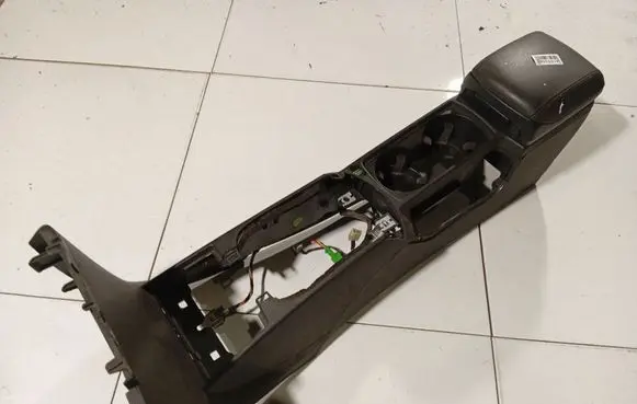 Volvo S40 Armrest 8687408