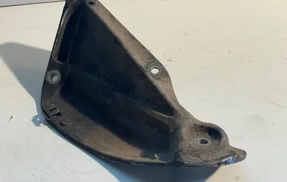 BMW 5 E60 E61 Engine mounting bracket 2211677106902 6771069