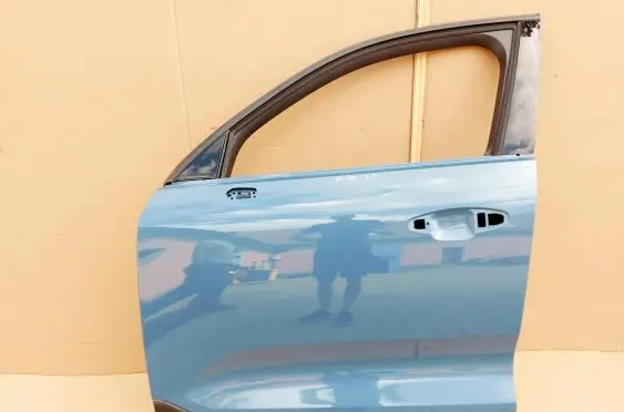 Volvo XC40 Front door
