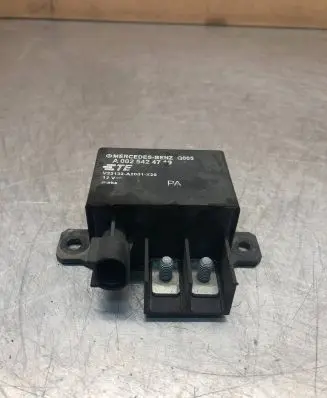 Mercedes-Benz E W211 Charging relay A0025424719 V23132A2001X20