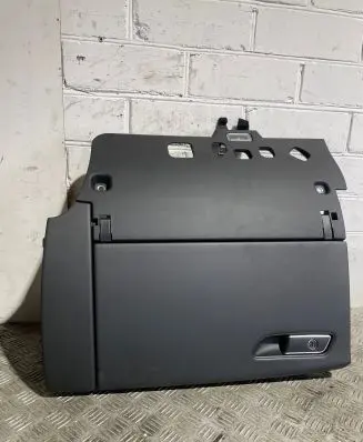 Audi A8 S8 D4 4H Glove box 4H1857096 4H1857096A24A 2623590