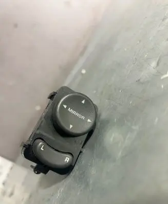 Chrysler Grand Voyager III Wing mirror switch 4685317 397546