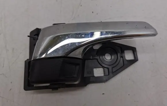 Toyota RAV 4 (XA40) Front door interior handle