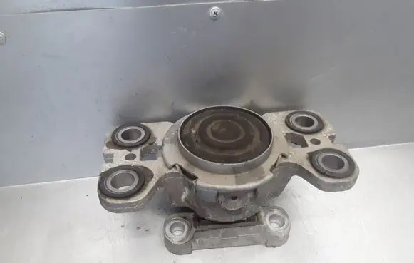 Volvo V60 Engine mount bracket 31316876