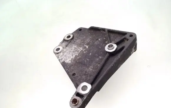 Opel Tigra B Engine mounting bracket 55188268