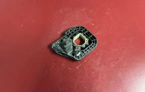 BMW X1 U11 Radiator mount bracket 5A0E224