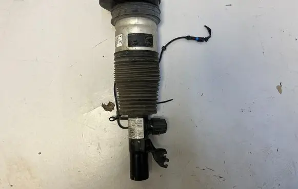 BMW X7 G07 Air suspension front shock absorber 6869035