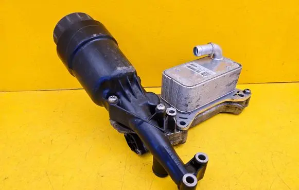 Mercedes-Benz C W205 Oil filter mounting bracket A6511801165
