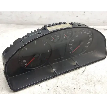 Volkswagen Transporter - Caravelle T5 Speedometer (instrument cluster) 88311346