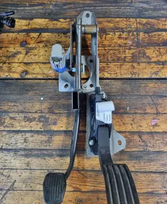 Ford Focus Brake pedal BV612467GC 11931M05