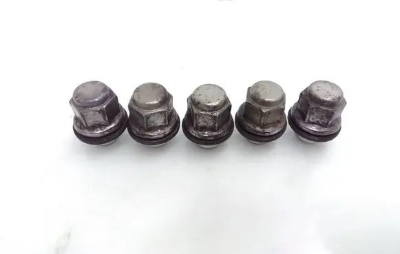 Toyota Avensis T270 Nuts/bolts 