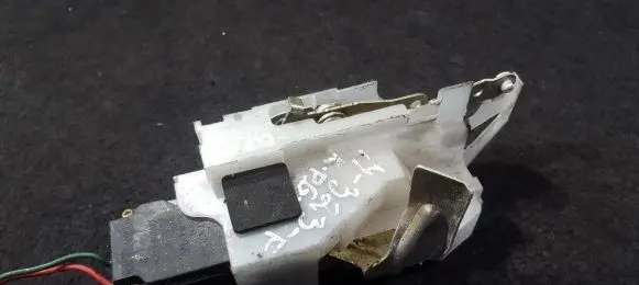 Mazda 323 F Rear door lock