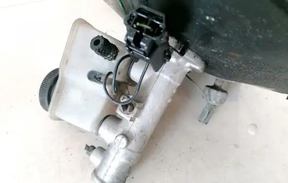 Mazda 626 Master brake cylinder