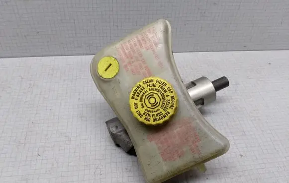 Audi A4 S4 B7 8E 8H Master brake cylinder