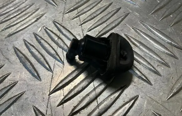 Toyota Avensis T270 Rear window washer spray nozzle
