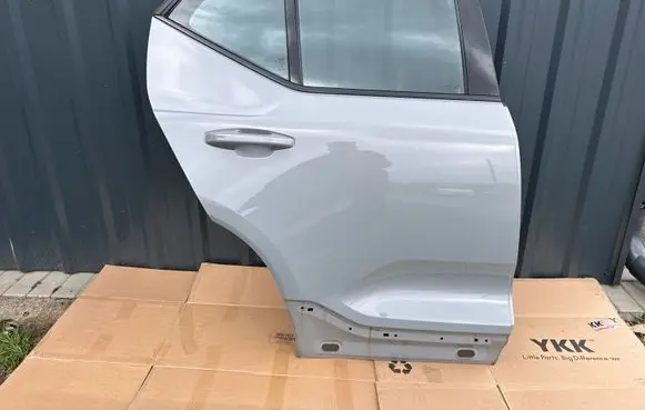 Volvo XC40 Rear door 