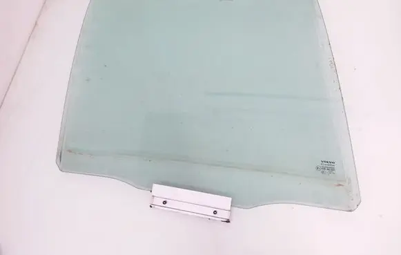 Volvo XC90 Rear door window glass