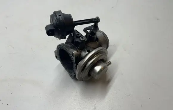 Volkswagen Polo EGR valve 038129637B