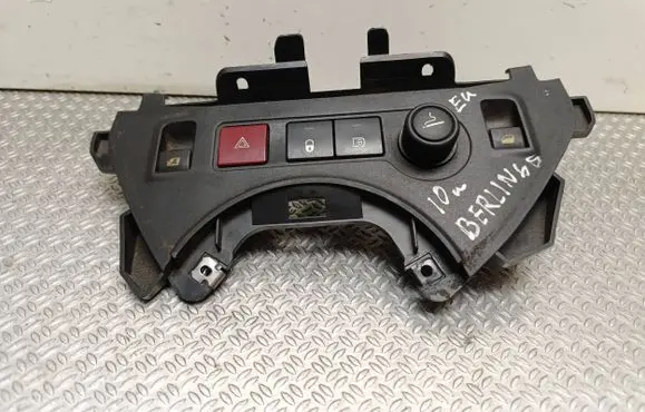 Citroen Berlingo Hazard light switch 04157T06 9680931977 63110656