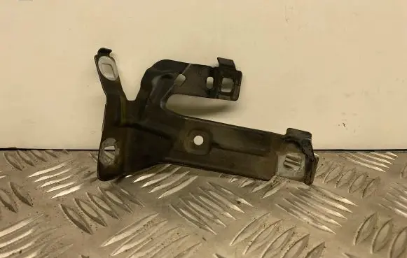 BMW 4 F36 Gran coupe Fender mounting bracket