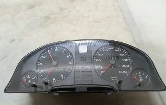 Audi 80 90 S2 B4 Speedometer (instrument cluster) 8A0919033E 110008561001 893919067AP
