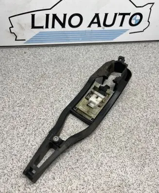 BMW 3 E46 Front door exterior handle/bracket 8216122