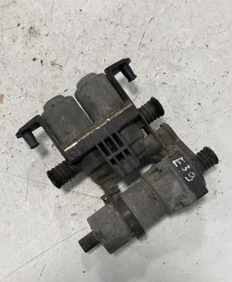 BMW 5 E39 Coolant heater control valve 8374994