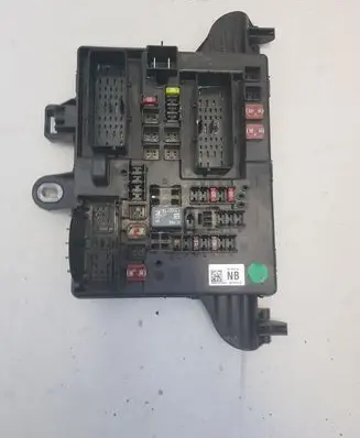 Opel Insignia A Fuse module 13277318