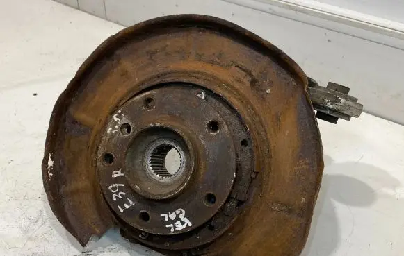 BMW 5 E39 Rear wheel hub
