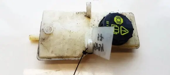 Brake fluid reservoir