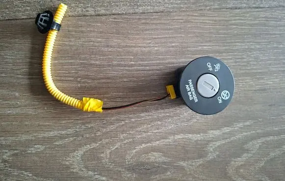 Hyundai Kona II Passenger airbag on/off switch WEF
