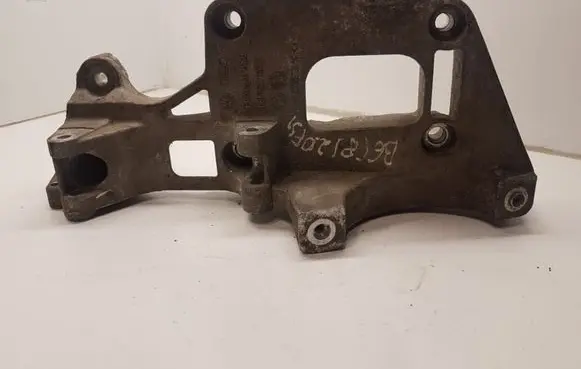 Volkswagen PASSAT B6 Generator/alternator bracket 06F903143F