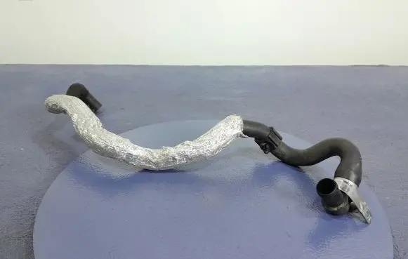 Audi Q7 4M Engine coolant pipe/hose 4M0145910K