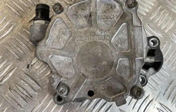 Volkswagen PASSAT B7 Vacuum pump 03L145100F