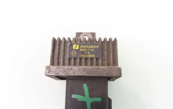 Opel Vivaro Glow plug pre-heat relay 7700115078