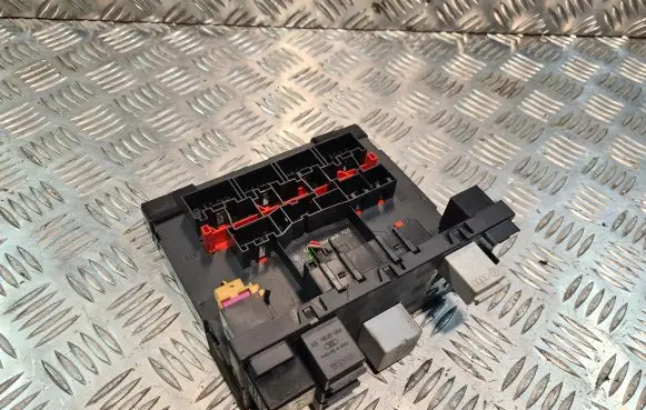 Volkswagen Golf V Central body control module 1K0937049K