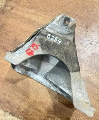 BMW X5 E70 Engine mounting bracket 6784830