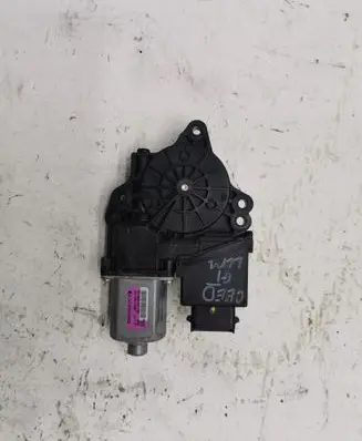 KIA Pro Cee'd II Front door window regulator motor 82460-A2710