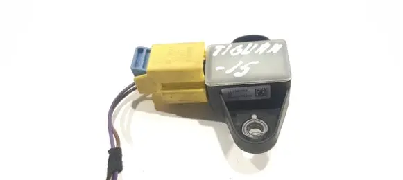 Volkswagen Tiguan Airbag deployment crash/impact sensor 8K0973323T