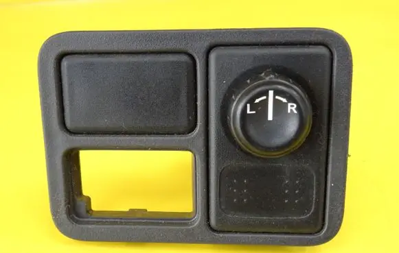 Nissan Almera N16 Wing mirror switch 6896090J00