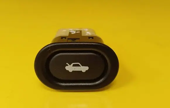 Saab 9-5 Tailgate opening switch 4733440