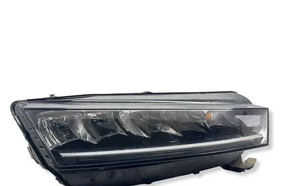 Skoda Octavia Mk4 Headlight/headlamp 030111823200 LE18A6418 5E4941016