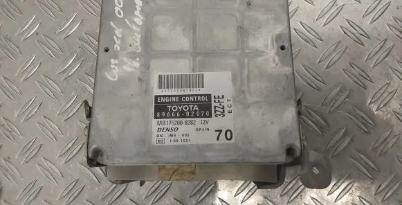 Toyota Corolla E120 E130 Engine control unit/module 8966602070