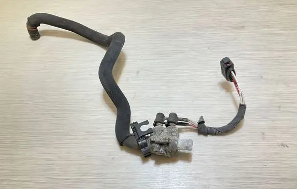 Nissan Juke I F15 Engine coolant pipe/hose