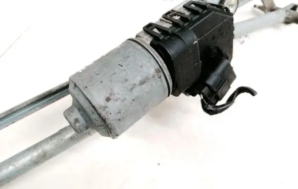 Ford Mondeo Mk III Wiper motor 0390241702 1S7117508AD