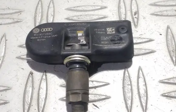 Audi A4 S4 B7 8E 8H Tire pressure sensor 1K0907255C S122215001B L339VW2