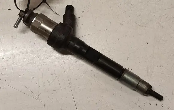 Mazda 6 Fuel injector R2AA13H50 R2AA 13H50
